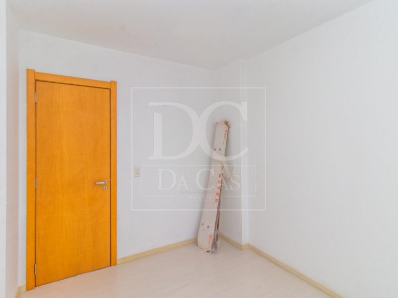 Apartamento à venda com 70m², 2 dormitórios, 1 suíte, 1 vaga no bairro Passo da Areia em Porto Alegre