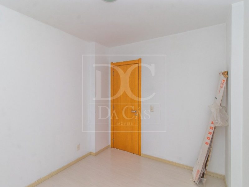 Apartamento à venda com 70m², 2 dormitórios, 1 suíte, 1 vaga no bairro Passo da Areia em Porto Alegre