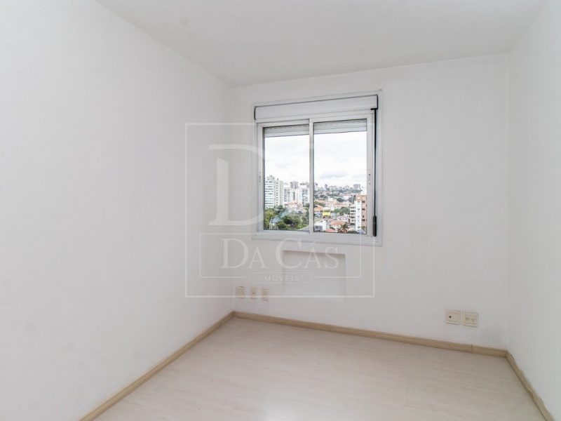 Apartamento à venda com 70m², 2 dormitórios, 1 suíte, 1 vaga no bairro Passo da Areia em Porto Alegre