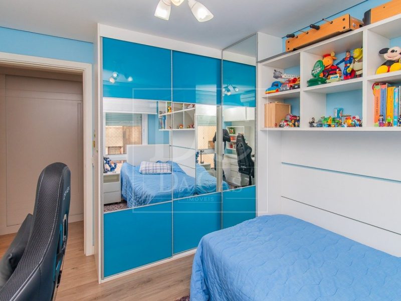 Apartamento à venda com 180m², 3 dormitórios, 3 suítes, 3 vagas no bairro Auxiliadora em Porto Alegre