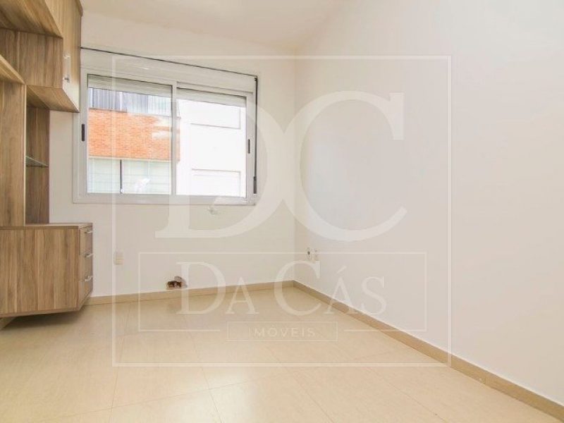 Apartamento à venda com 61m², 2 dormitórios, 1 vaga no bairro Camaquã em Porto Alegre