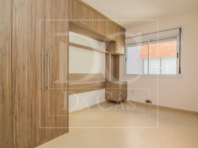 Apartamento à venda com 61m², 2 dormitórios, 1 vaga no bairro Camaquã em Porto Alegre