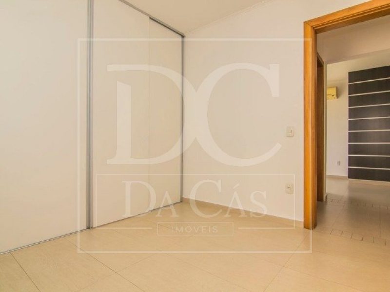 Apartamento à venda com 61m², 2 dormitórios, 1 vaga no bairro Camaquã em Porto Alegre