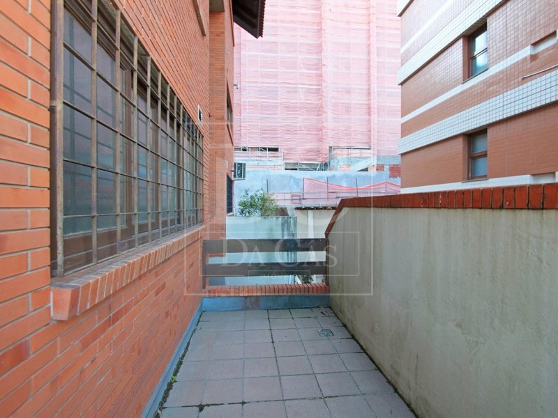 Apartamento à venda com 195m², 3 dormitórios, 1 suíte, 4 vagas no bairro Bela Vista em Porto Alegre