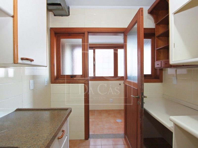 Apartamento à venda com 195m², 3 dormitórios, 1 suíte, 4 vagas no bairro Bela Vista em Porto Alegre