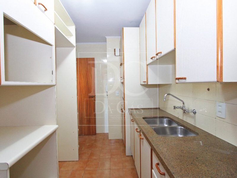 Apartamento à venda com 195m², 3 dormitórios, 1 suíte, 4 vagas no bairro Bela Vista em Porto Alegre