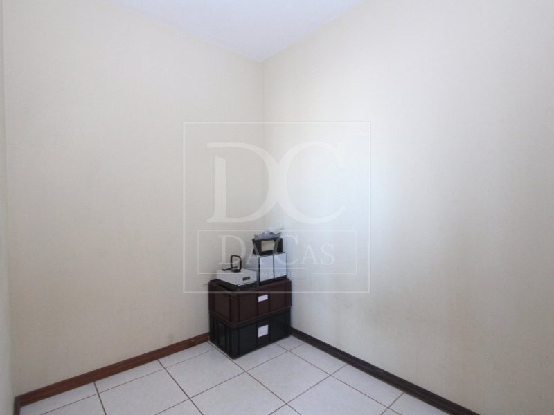 Apartamento à venda com 195m², 3 dormitórios, 1 suíte, 4 vagas no bairro Bela Vista em Porto Alegre