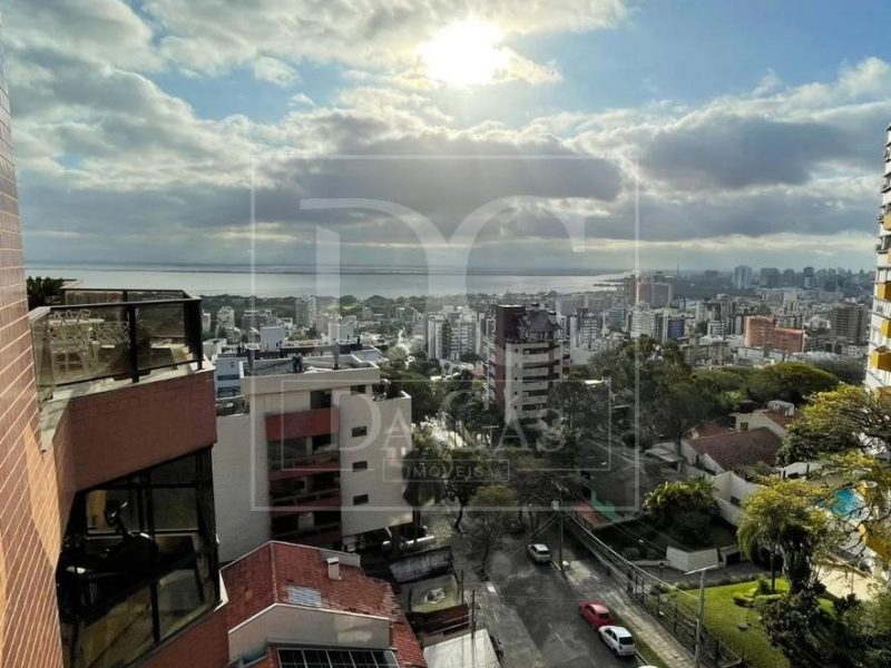 Cobertura à venda com 310m², 3 dormitórios, 1 suíte, 3 vagas no bairro Menino Deus em Porto Alegre