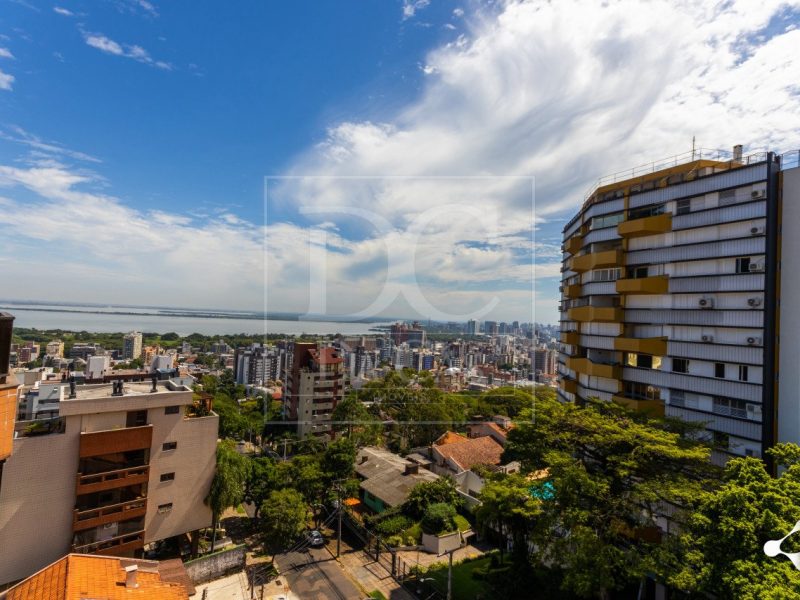 Cobertura à venda com 310m², 3 dormitórios, 1 suíte, 3 vagas no bairro Menino Deus em Porto Alegre