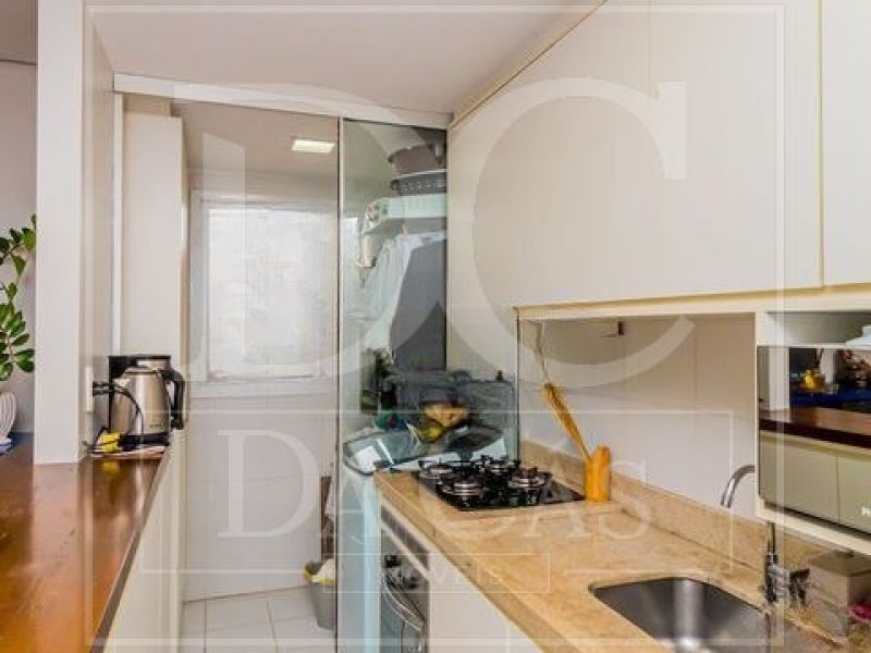 Apartamento à venda com 68m², 2 dormitórios, 1 suíte, 1 vaga no bairro Vila Ipiranga em Porto Alegre