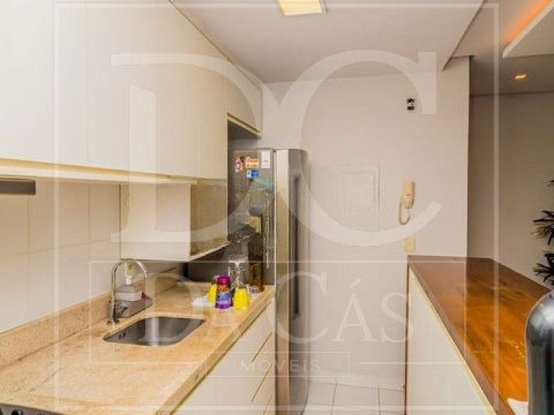 Apartamento à venda com 68m², 2 dormitórios, 1 suíte, 1 vaga no bairro Vila Ipiranga em Porto Alegre