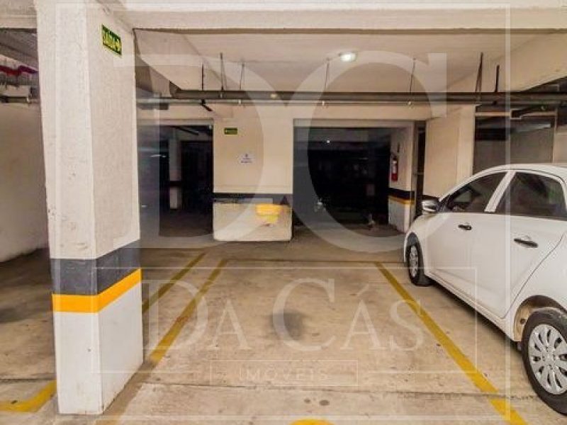 Apartamento à venda com 68m², 2 dormitórios, 1 suíte, 1 vaga no bairro Vila Ipiranga em Porto Alegre