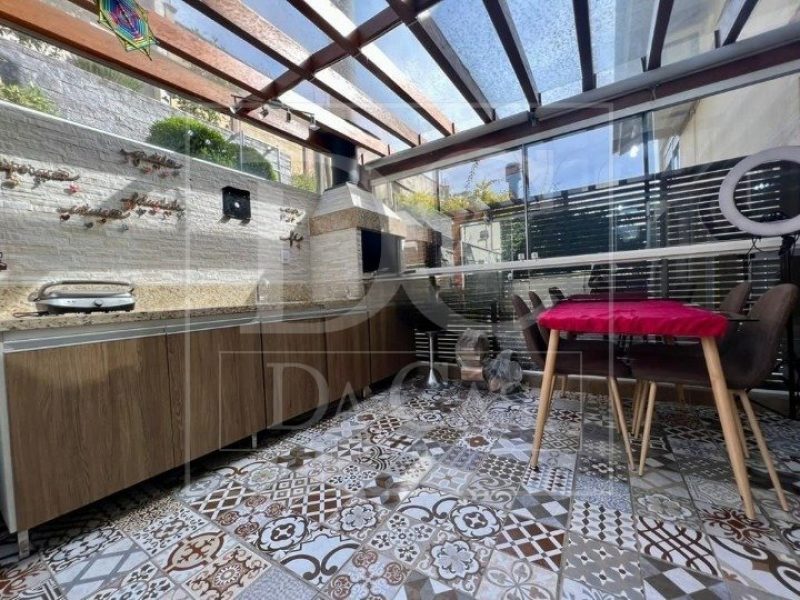 Casa em Condomínio à venda com 233m², 4 dormitórios, 1 suíte, 2 vagas no bairro Teresópolis em Porto Alegre