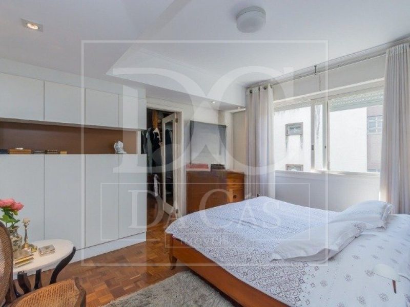 Apartamento à venda com 173m², 3 dormitórios, 1 suíte, 1 vaga no bairro Moinhos de Vento em Porto Alegre