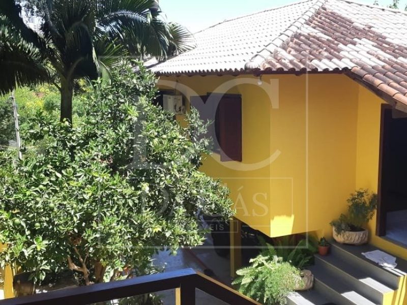 Casa à venda com 324m², 6 dormitórios, 4 vagas no bairro Jardim Sabará em Porto Alegre