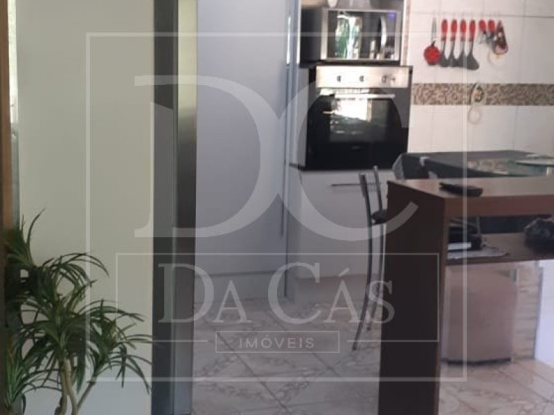 Casa à venda com 324m², 6 dormitórios, 4 vagas no bairro Jardim Sabará em Porto Alegre