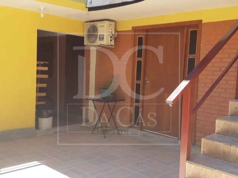 Casa à venda com 324m², 6 dormitórios, 4 vagas no bairro Jardim Sabará em Porto Alegre