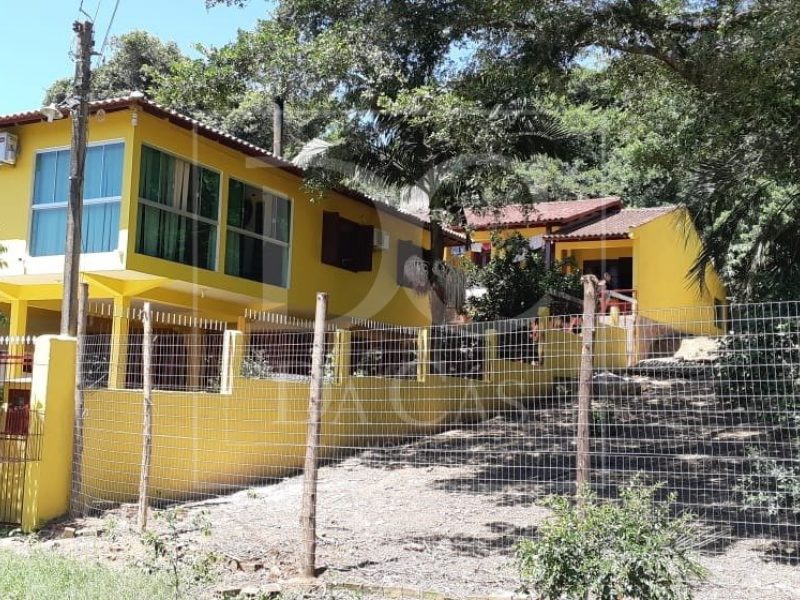 Casa à venda com 324m², 6 dormitórios, 4 vagas no bairro Jardim Sabará em Porto Alegre