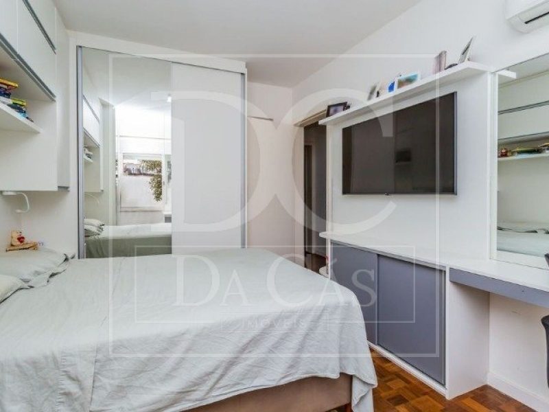 Apartamento à venda com 64m², 2 dormitórios, 1 vaga no bairro Cristo Redentor em Porto Alegre