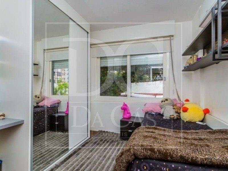 Apartamento à venda com 64m², 2 dormitórios, 1 vaga no bairro Cristo Redentor em Porto Alegre