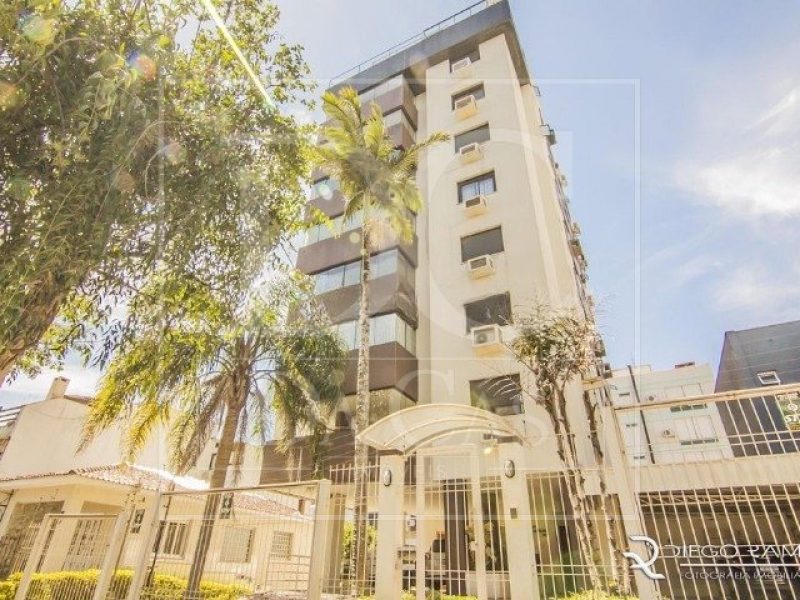 Cobertura à venda com 219m², 4 dormitórios, 1 suíte, 3 vagas no bairro Petrópolis em Porto Alegre