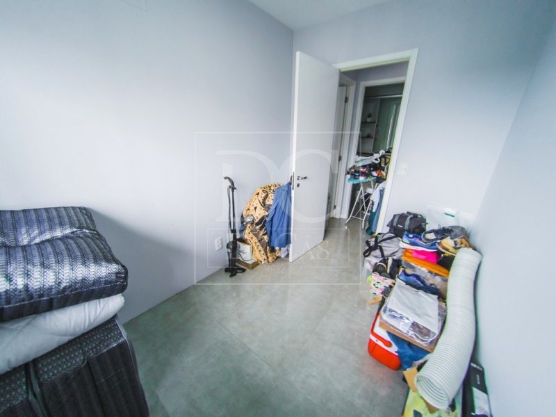 Apartamento à venda com 58m², 2 dormitórios, 1 suíte, 2 vagas no bairro Central Parque em Porto Alegre