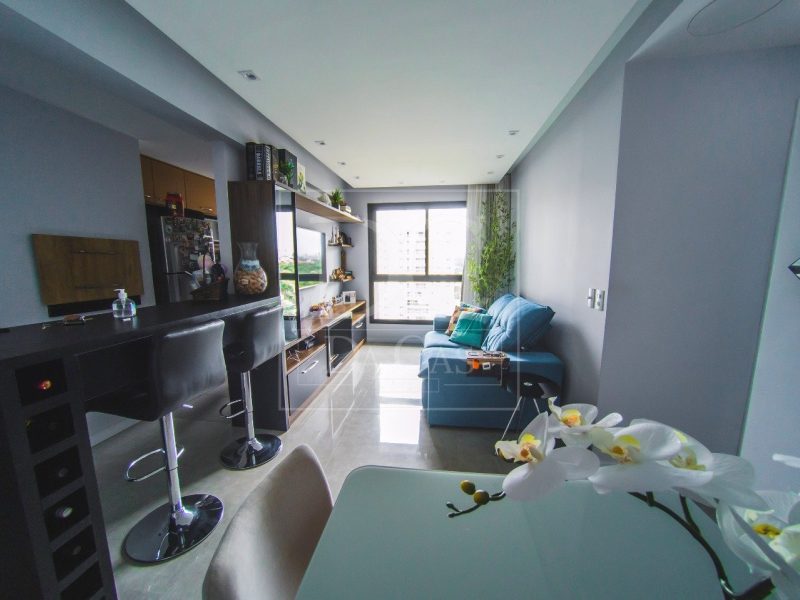 Apartamento à venda com 58m², 2 dormitórios, 1 suíte, 2 vagas no bairro Central Parque em Porto Alegre