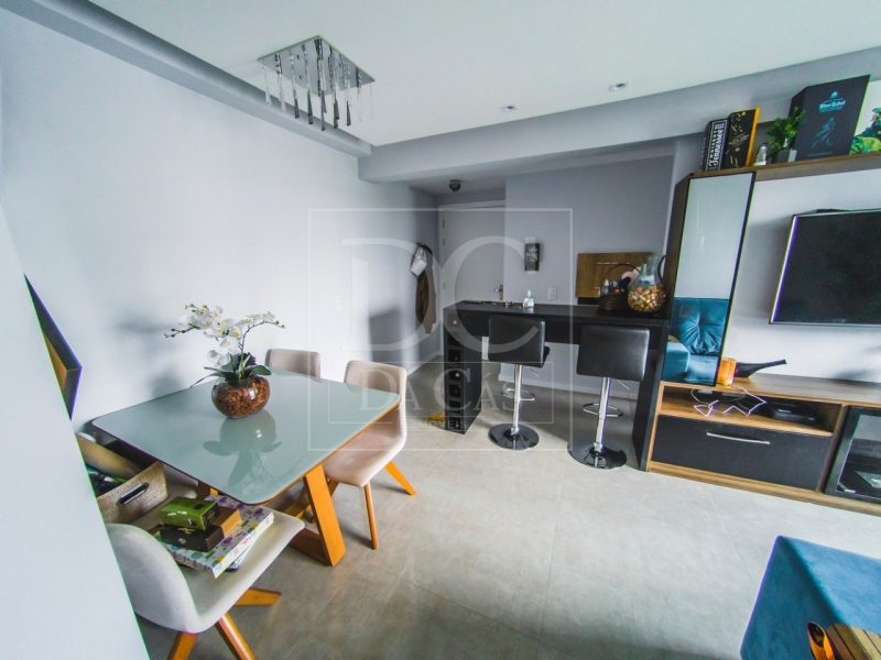 Apartamento à venda com 58m², 2 dormitórios, 1 suíte, 2 vagas no bairro Central Parque em Porto Alegre