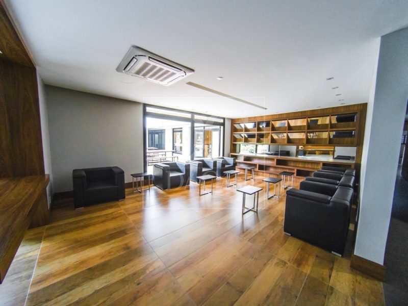 Apartamento à venda com 58m², 2 dormitórios, 1 suíte, 2 vagas no bairro Central Parque em Porto Alegre