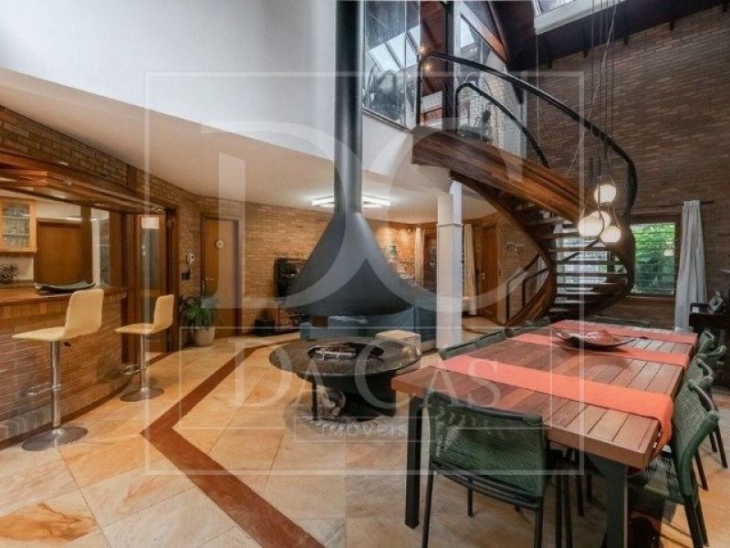 Casa à venda com 335m², 4 dormitórios, 2 suítes, 2 vagas no bairro Vila Jardim em Porto Alegre