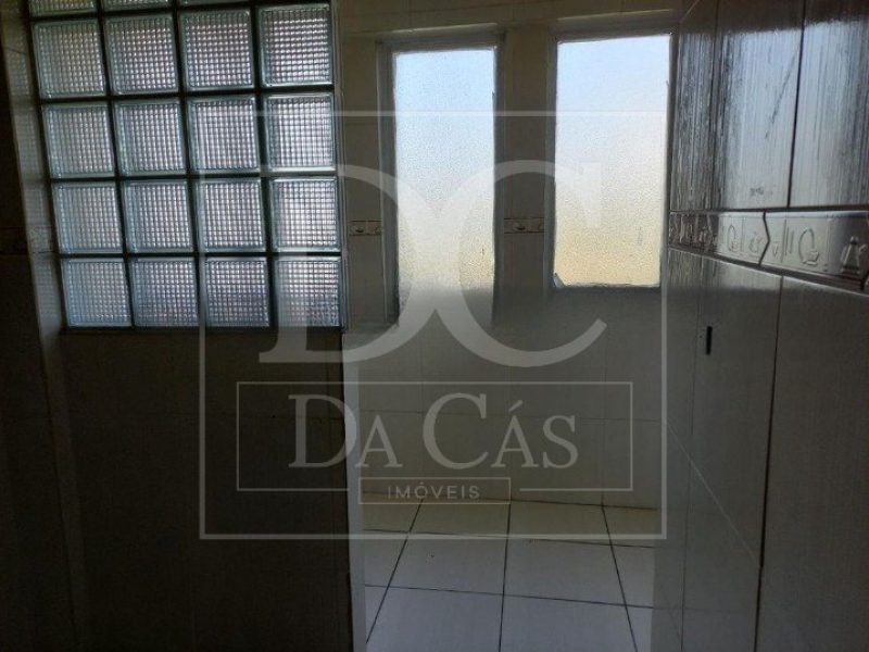 Apartamento à venda com 78m², 2 dormitórios, 1 suíte, 1 vaga no bairro Santa Cecília em Porto Alegre