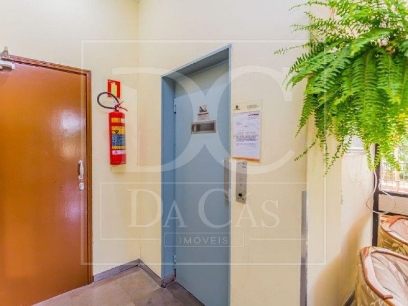 Apartamento à venda com 78m², 2 dormitórios, 1 suíte, 1 vaga no bairro Santa Cecília em Porto Alegre