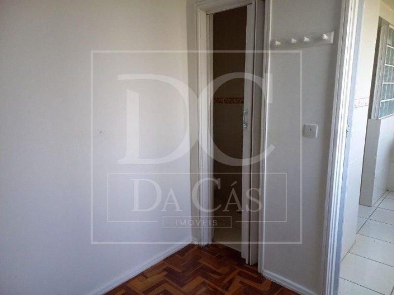 Apartamento à venda com 78m², 2 dormitórios, 1 suíte, 1 vaga no bairro Santa Cecília em Porto Alegre