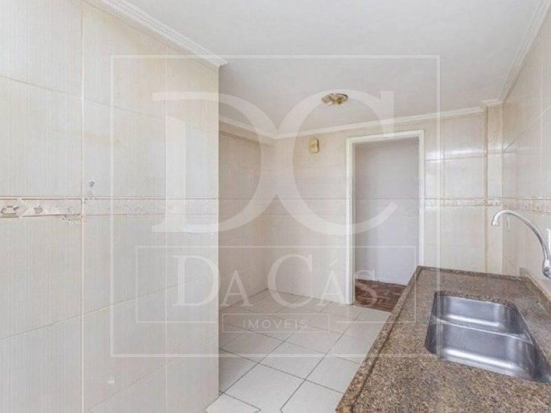 Apartamento à venda com 78m², 2 dormitórios, 1 suíte, 1 vaga no bairro Santa Cecília em Porto Alegre