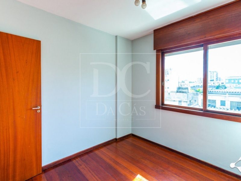 Apartamento à venda com 69m², 2 dormitórios, 1 vaga no bairro Floresta em Porto Alegre