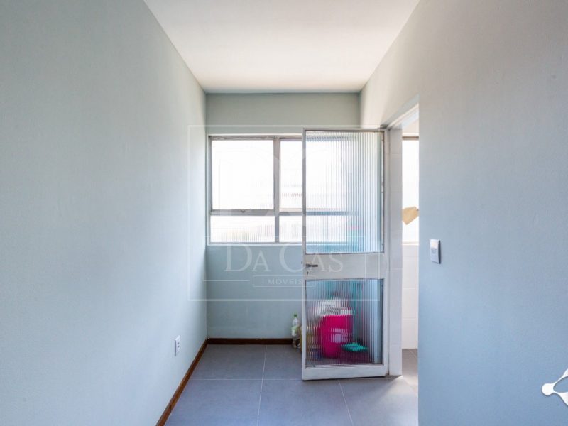 Apartamento à venda com 69m², 2 dormitórios, 1 vaga no bairro Floresta em Porto Alegre