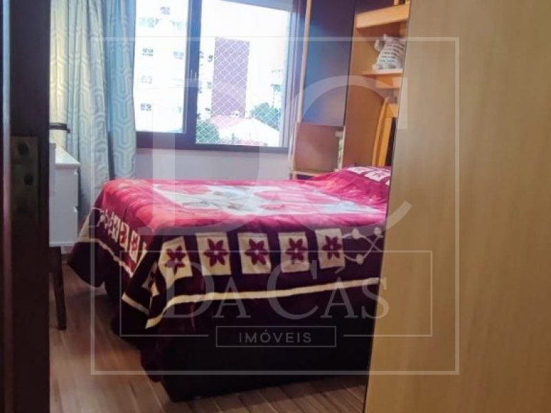 Apartamento à venda com 51m², 1 dormitório, 1 vaga no bairro Santo Antônio em Porto Alegre