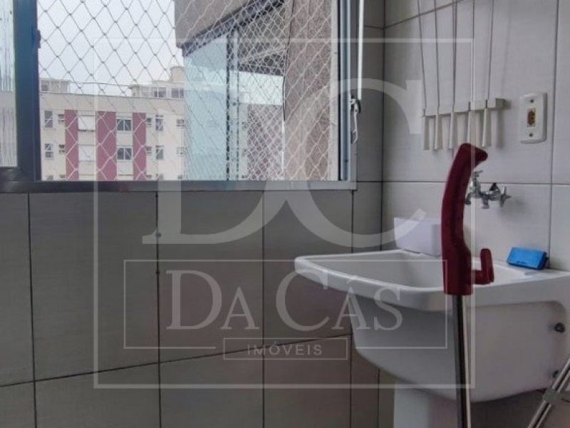 Apartamento à venda com 51m², 1 dormitório, 1 vaga no bairro Santo Antônio em Porto Alegre