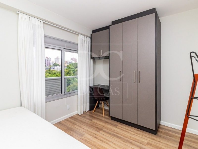 Apartamento à venda com 78m², 2 dormitórios, 1 suíte, 1 vaga no bairro Petrópolis em Porto Alegre