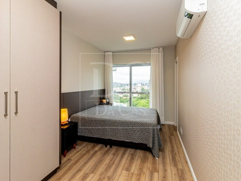 Apartamento à venda com 78m², 2 dormitórios, 1 suíte, 1 vaga no bairro Petrópolis em Porto Alegre