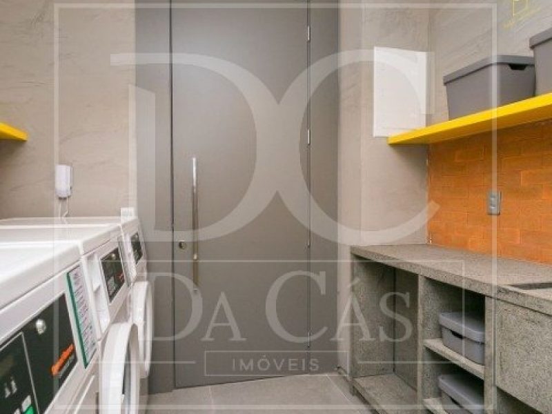 Loft à venda com 35m², 1 dormitório, 1 vaga no bairro Teresópolis em Porto Alegre