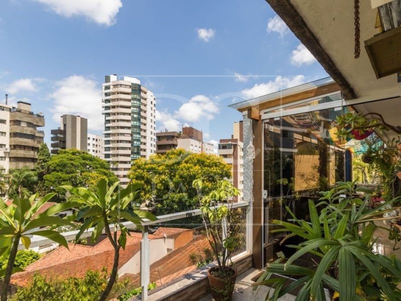 Cobertura à venda com 296m², 4 dormitórios, 1 suíte, 3 vagas no bairro Três Figueiras em Porto Alegre