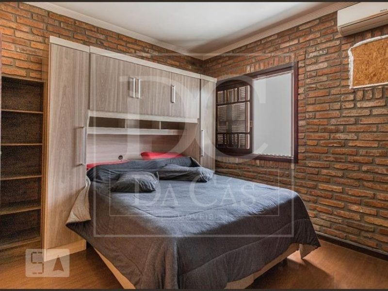 Casa à venda com 340m², 3 dormitórios, 2 suítes, 3 vagas no bairro Passo da Areia em Porto Alegre