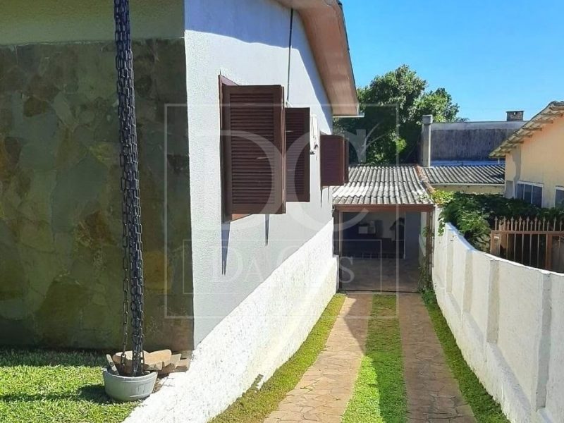 Casa à venda com 173m², 3 dormitórios, 1 suíte, 6 vagas no bairro Espírito Santo em Porto Alegre