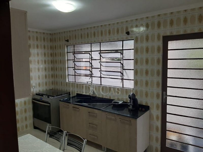 Casa à venda com 173m², 3 dormitórios, 1 suíte, 6 vagas no bairro Espírito Santo em Porto Alegre