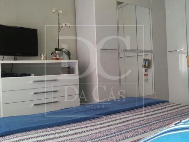 Apartamento à venda com 62m², 2 dormitórios, 1 vaga no bairro Cristal em Porto Alegre