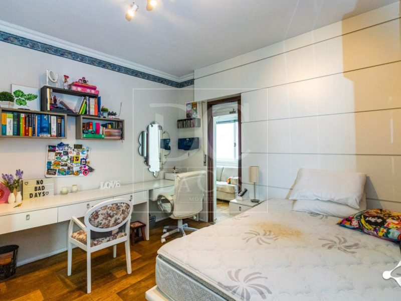 Apartamento à venda com 182m², 5 dormitórios, 1 suíte, 3 vagas no bairro Auxiliadora em Porto Alegre