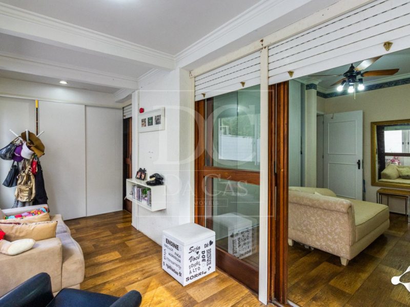 Apartamento à venda com 182m², 5 dormitórios, 1 suíte, 3 vagas no bairro Auxiliadora em Porto Alegre