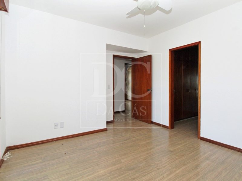 Apartamento à venda com 130m², 3 dormitórios, 1 suíte, 2 vagas no bairro Petrópolis em Porto Alegre