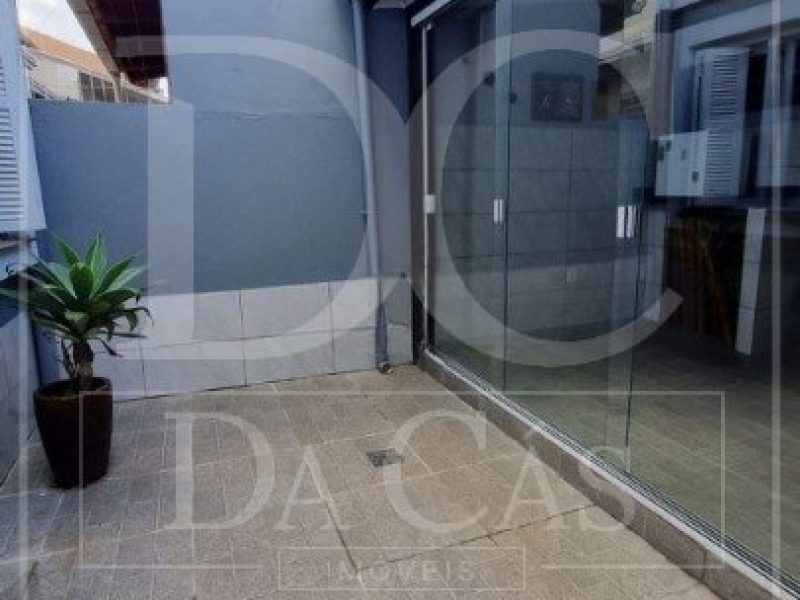 Casa à venda com 128m², 4 dormitórios, 1 suíte, 1 vaga no bairro Hípica em Porto Alegre